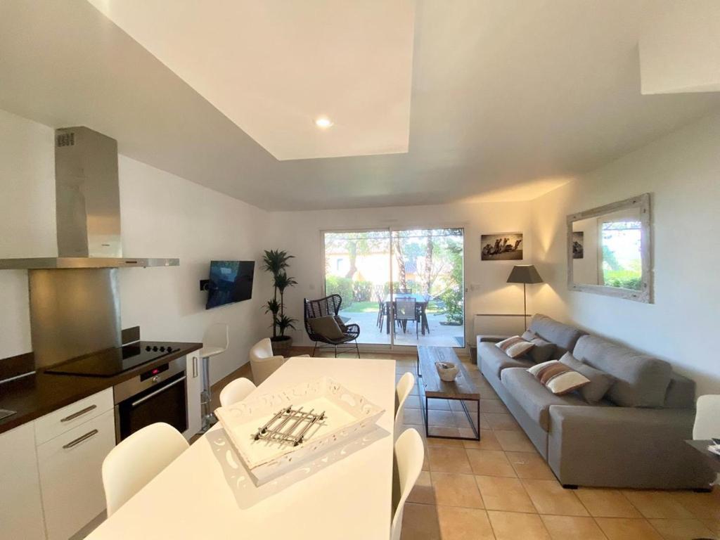 Villa Vue Mer Donnant Sur Le Golfe De St Tropez, 2 Chambres, 6 Pers, Piscine Commune Saint Tropez Exteriér fotografie